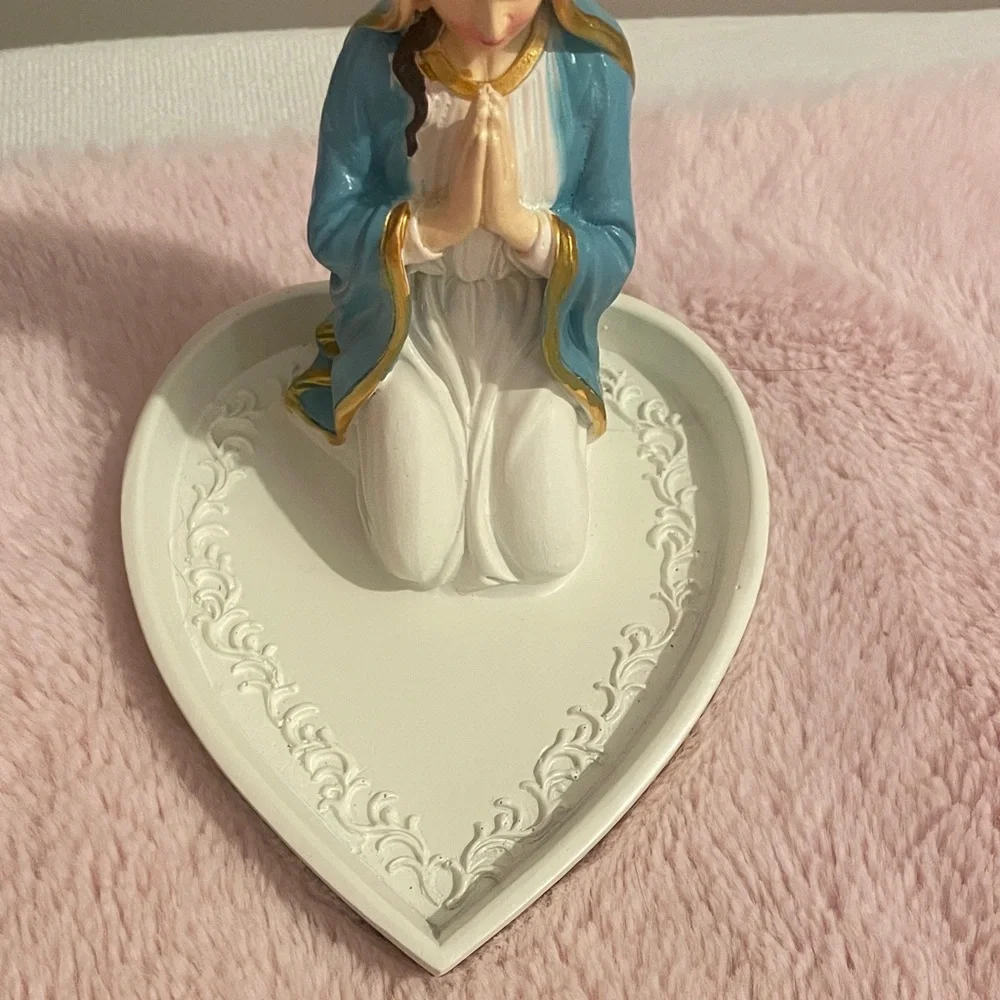 Blessed Mother Blue and White Figurine on Heart Tray Rosary Holder - Picture 3 of 5